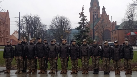 W Bydgoszczy uczniowie klasy wojskowej Akademickiego Liceum Ogólnokształcącego złożyli ślubowanie/fot. Tatiana Adonis