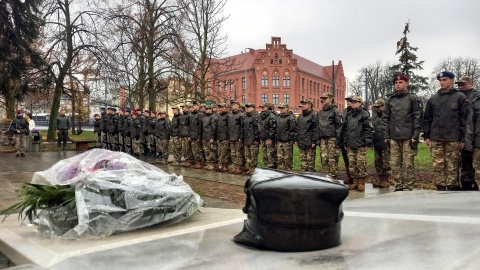 W Bydgoszczy uczniowie klasy wojskowej Akademickiego Liceum Ogólnokształcącego złożyli ślubowanie/fot. Tatiana Adonis