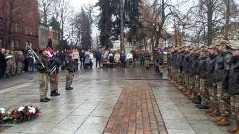 W Bydgoszczy uczniowie klasy wojskowej Akademickiego Liceum Ogólnokształcącego złożyli ślubowanie/fot. Tatiana Adonis