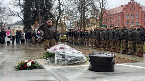 W Bydgoszczy uczniowie klasy wojskowej Akademickiego Liceum Ogólnokształcącego złożyli ślubowanie/fot. Tatiana Adonis