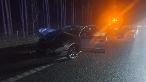 Do zdarzenia doszło około godz. 17.30. Kierujący passatem uderzył w tył citroena, ten zjechał na drugi pas i zderzył się z oplem/fot. Heron15 Pomoc Drogowa Bydgoszcz 24h Andruszczenko Krystian 501337500