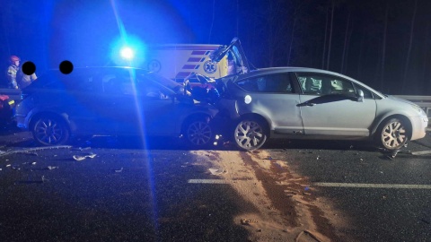 Do zdarzenia doszło około godz. 17.30. Kierujący passatem uderzył w tył citroena, ten zjechał na drugi pas i zderzył się z oplem/fot. Heron15 Pomoc Drogowa Bydgoszcz 24h Andruszczenko Krystian 501337500