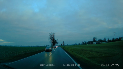 Kierowca bmw wyprzedzał na czołówkę, drugi musiał gwałtownie hamować [wideo]