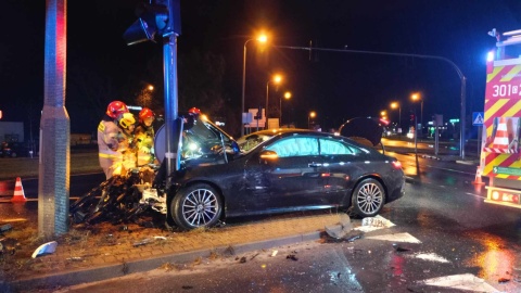 Zderzenie dwóch samochodów u zbiegu ulic Gdańskiej i Armii Krajowej/fot. Bydgoszcz 998/Facebook