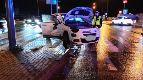 Zderzenie dwóch samochodów u zbiegu ulic Gdańskiej i Armii Krajowej/fot. Bydgoszcz 998/Facebook