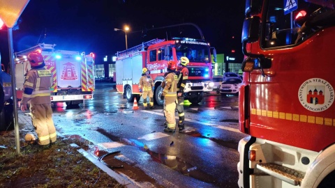 Zderzenie dwóch samochodów u zbiegu ulic Gdańskiej i Armii Krajowej/fot. Bydgoszcz 998/Facebook