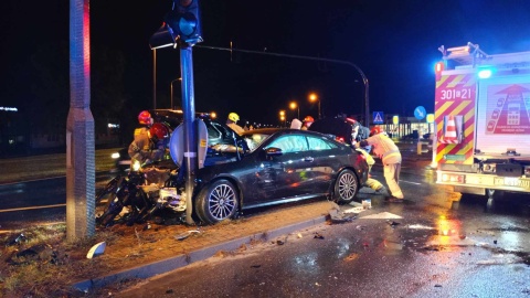 Zderzenie dwóch samochodów u zbiegu ulic Gdańskiej i Armii Krajowej/fot. Bydgoszcz 998/Facebook