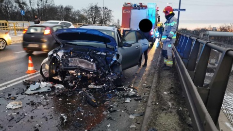 Wypadek na ul. Pileckiego w Bydgoszczy. Jedna osoba trafiła do szpitala