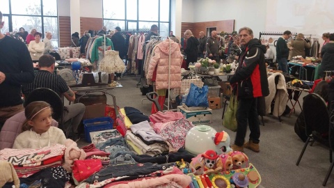 Sprzedają własne rzeczy i kupują inne używane. III Bydgoski Bazar popularny