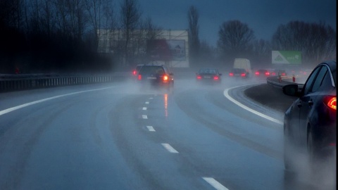 Synoptycy ostrzegają mieszkańców Kujaw i Pomorza. W nocy i rano będzie szklanka