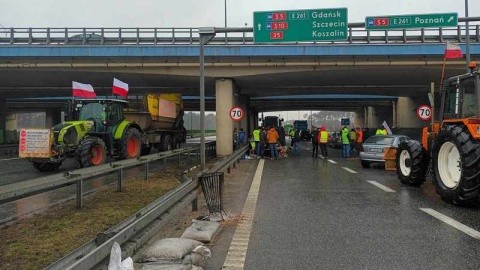 Protesty rolników także w nocy i w czwartek. Gdzie trzeba spodziewać się utrudnień