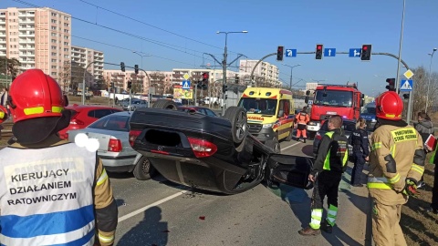 Zderzenie czterech samochodów. Jeden dachował. Kraksa w bydgoskim Fordonie