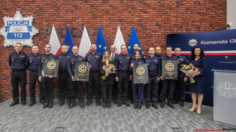 Złote Blachy dla policjantów z Bydgoszczy. Ujawnili masową kradzież sygnału telewizyjnego