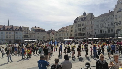 W roli głównej belgijka. Integracyjne tańce na płycie Starego Rynku w Bydgoszczy [zdjęcia]