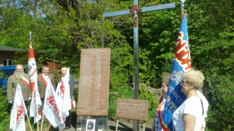 Zginęli podczas pracy w bydgoskim Zachemie. Byli pracownicy uczcili ofiary wybuchów [zdjęcia]