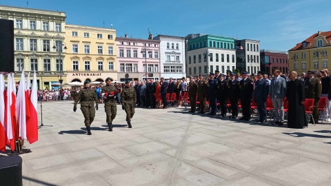 W katedrze, z żołnierzami, sportowcami, na pikniku. Święto Narodowe 3 Maja w regionie [relacje, zdjęcia]