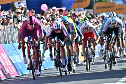Sukces polskiego kolarza na Giro dItalia. Aniołkowski drugi na 13. etapie