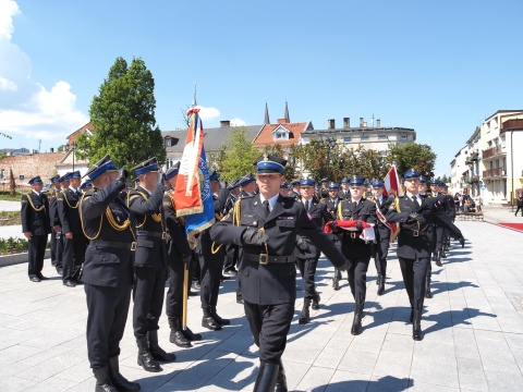 Odznaczenia i przemarsz przez miasto. Strażacy z regionu świętowali we Włocławku