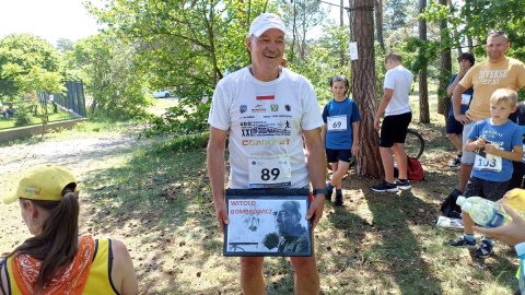 Galopowali obciążeni dziełami Gombowicza. W Toruniu odbył się Bieg z książką [zdjęcia]