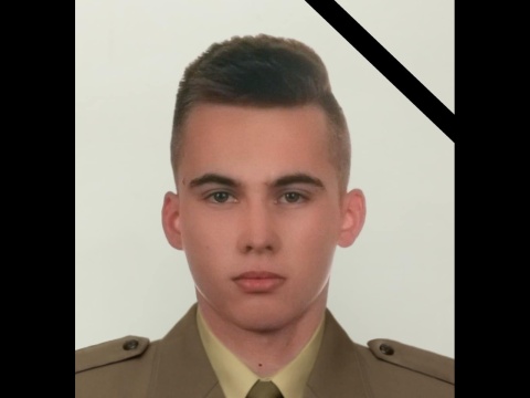 Żołnierz zmarły po ugodzeniu nożem na granicy pośmiertnie awansowany i odznaczony