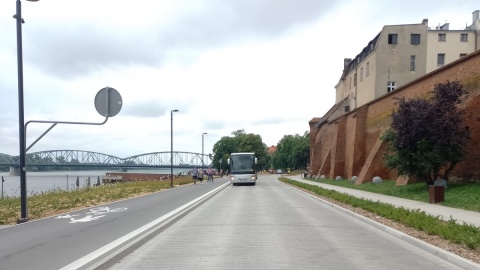 Bulwar Filadelfijski w Toruniu w wakacyjne weekendy tylko dla pieszych i rowerzystów