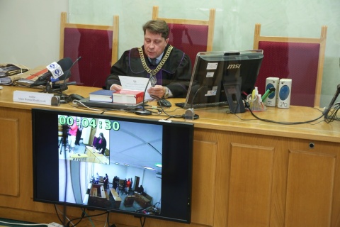 Sąd uniewinnił Włodzimierza Cimoszewicza w sprawie potrącenia rowerzystki