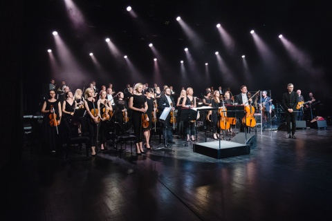 Toruńska Orkiestra Symfoniczna i zespół Etnos Ensemble. Na finał projektu Etnopolska