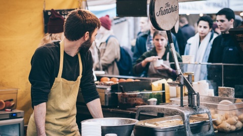 Mała gastronomia pod lupą sanepidu. Pracownicy apelują o niewchodzenie do miejskich fontann