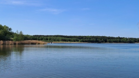 68-letni mężczyzna utonął w Jeziorze Zamkowym w Wąbrzeźnie. Wypadł z łódki