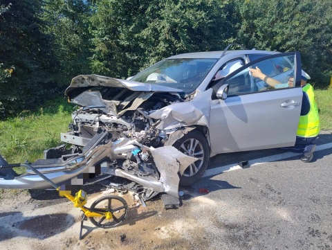 Zderzenie czołowe dwóch samochodów pod Bydgoszczą. Cztery osoby są ranne