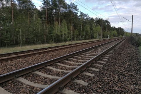 Zderzenie samochodu osobowego z pociągiem pod Toruniem Dwoje nastolatków w szpitalu