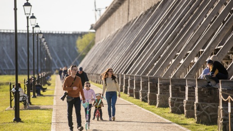 Biegi, sztafeta, noc w muzeum. Tężnie w Ciechocinku świętują 200-lecie [zdjęcia]