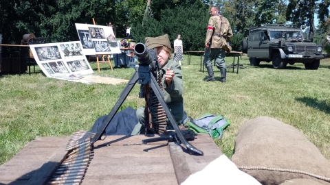 Żywa lekcja historii i barykada w Toruniu. Akcja Fundacji Muzeum Historyczno-Wojskowe [zdjęcia]