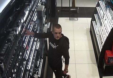 Ukradł perfumy z galerii handlowej w Bydgoszczy. Rozpoznajesz go [wideo]