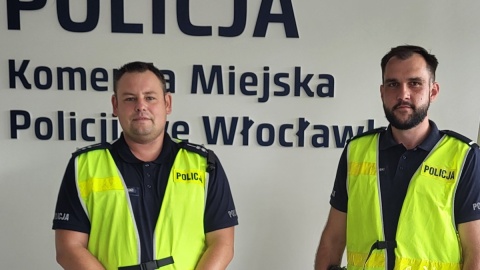 Policjanci włocławskiej drogówki uratowali nastolatka, który zaczął się dusić