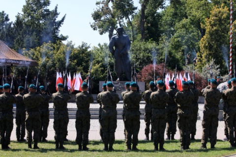 Apele i festyny militarne. Tak będzie obchodzone Święto Wojska Polskiego w regionie [program]