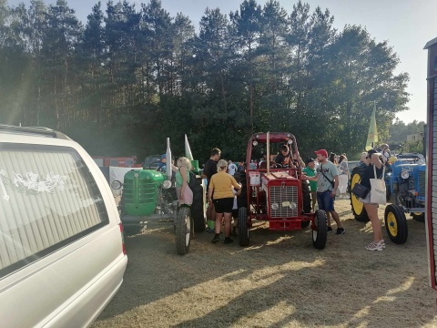 Wystawa pojazdów i moda z okresu PRL. Tak świętowali mieszkańcy gminy Białe Błota