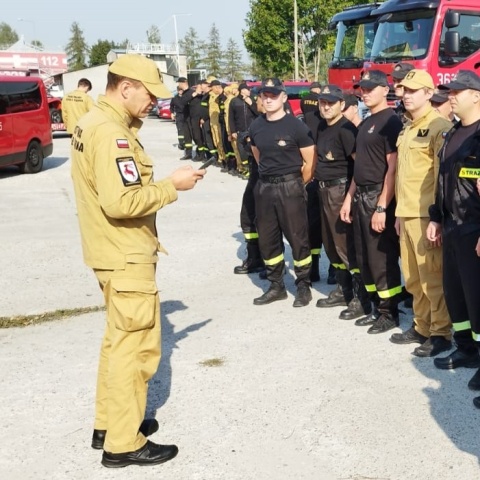 Kujawsko-pomorscy policjanci i strażacy walczą z powodzią na południu Polski [zdjęcia, wideo]