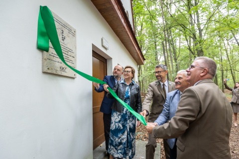 Las Piwnicki ma już 100 lat! Z tej okazji odsłonięto pamiątkową tablicę [zdjęcia]