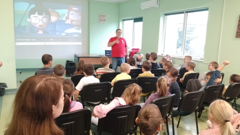 Ilu boisk potrzeba, żeby pociąg się zatrzymał Uczą dzieci, czego nie wolno robić na torach