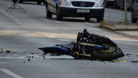 Nocny wypadek obok dworca PKS w Bydgoszczy. Motocyklista zginął na miejscu