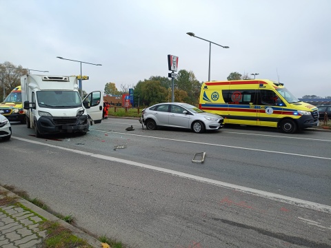 Zderzenie dwóch samochodów na al. Jana Pawła II w Bydgoszczy. Już bez utrudnień