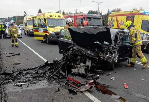 Nie wypadek, a próba zabójstwa 22-latek usłyszał zarzut po czołowym zderzeniu w Brzozie