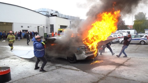 Wybuch i ogień były prawdziwe Przeciwpożarowe szkolenie w bydgoskiej policji [wideo, zdjęcia]