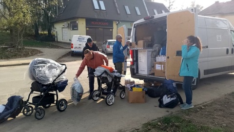 Konwój z darami od Słuchaczy Polskiego Radia PiK dotarł do powodzian Nadajemy z trasy [zdjęcia]