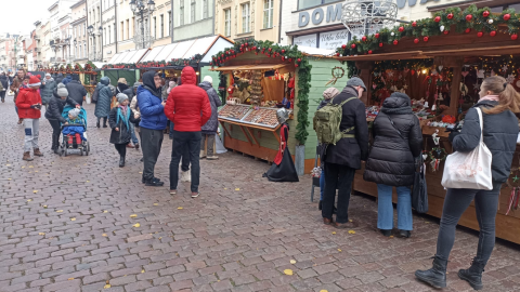 Świąteczne jarmarki w kolejnych miastach regionu Co jeszcze będzie się działo w weekend [przewodnik]