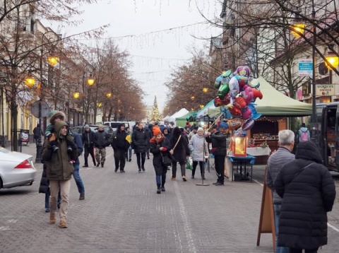 Przez dwa dni ul. 3 maja pełna stoisk. Jarmark Bożonarodzeniowy we Włocławku