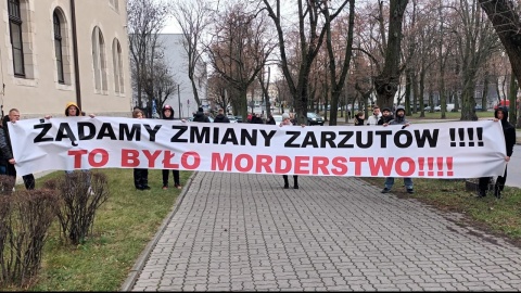 Chcą, by policjanci usłyszeli zarzut zabójstwa. Protest w sprawie zmarłego 27-latka z Inowrocławia