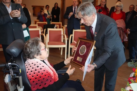 Najstarsza z pań skończyła 106 lat. Bohaterki codzienności z medalami od marszałka [zdjęcia]