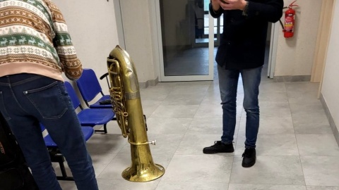 Skradziona tuba wróciła do rąk muzyka. Co się z nią działo przez kilka dni Zagadka